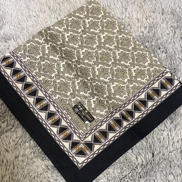 New🌸Paolo Gucci Black and Cream handkerchief - Picture 5 of 5